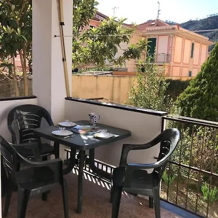 Three Close To The Sea And Services Apartman Riva Trigoso