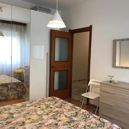 Three Close To The Sea And Services Apartman *