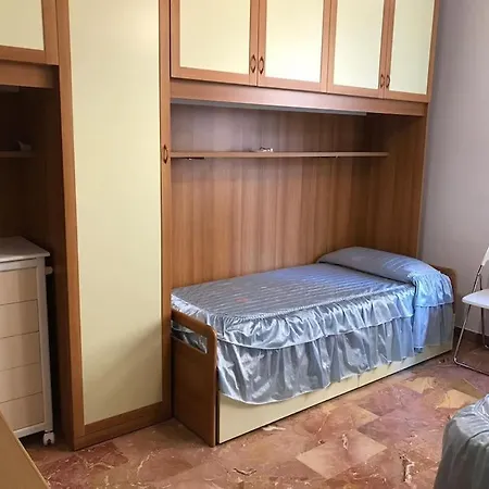 Three Close To The Sea And Services Apartman
