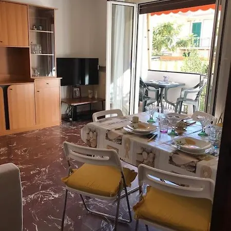 Three Close To The Sea And Services Apartman Riva Trigoso