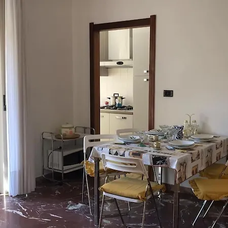 Apartman Three Close To The Sea And Services *